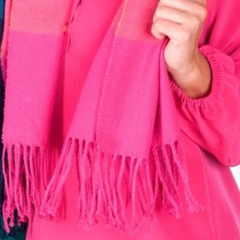 NWT Pink Scarf with Fringe trim - Picture 3 of 3